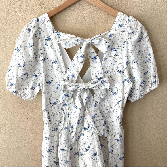 Storia Wrap-Front Tie-Back Floral Puff Sleeve Romper - Picture 4 of 8